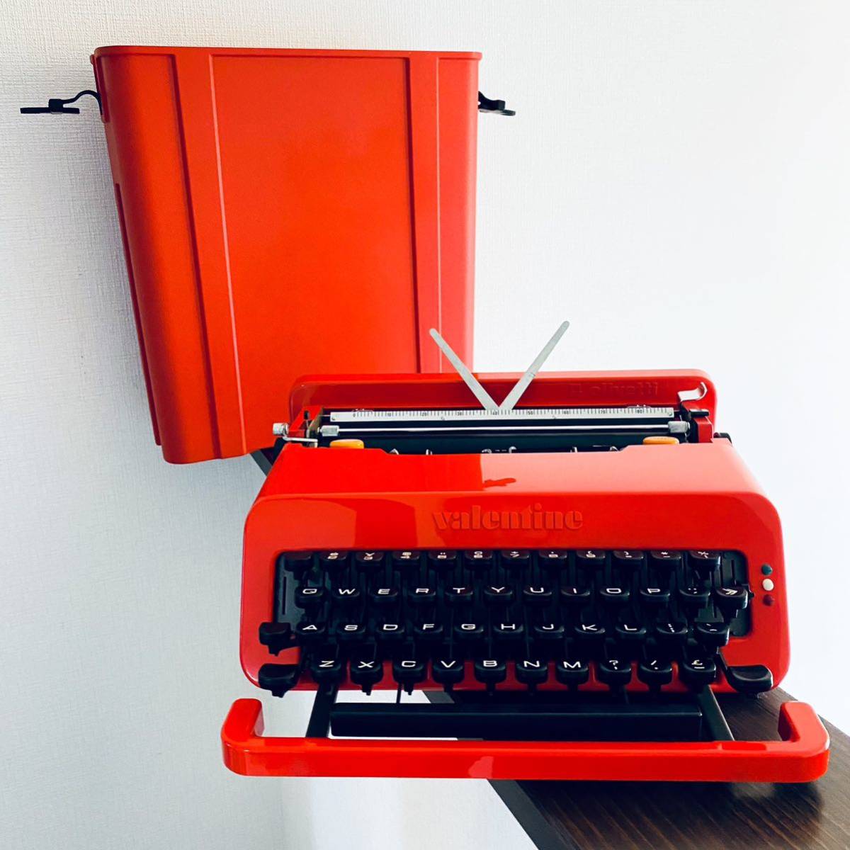 Yahoo!オークション - スペイン製 olivetti Valentine タイプラ...