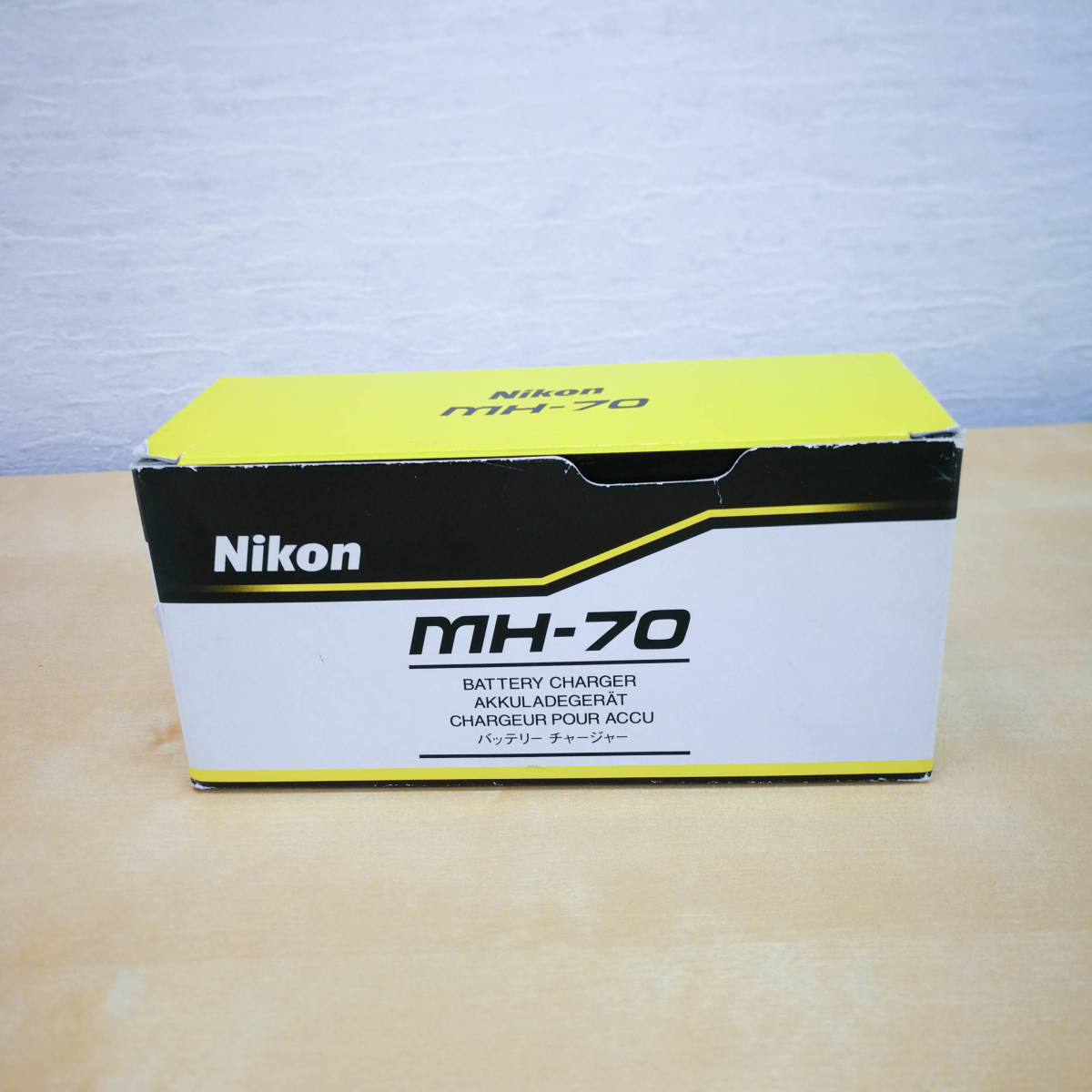Зарядное устройство Nikon MH-70