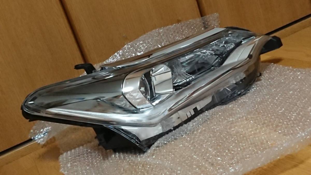 即決☆カローラ・フィールダー アクシオ LEDヘッドライトユニット(右