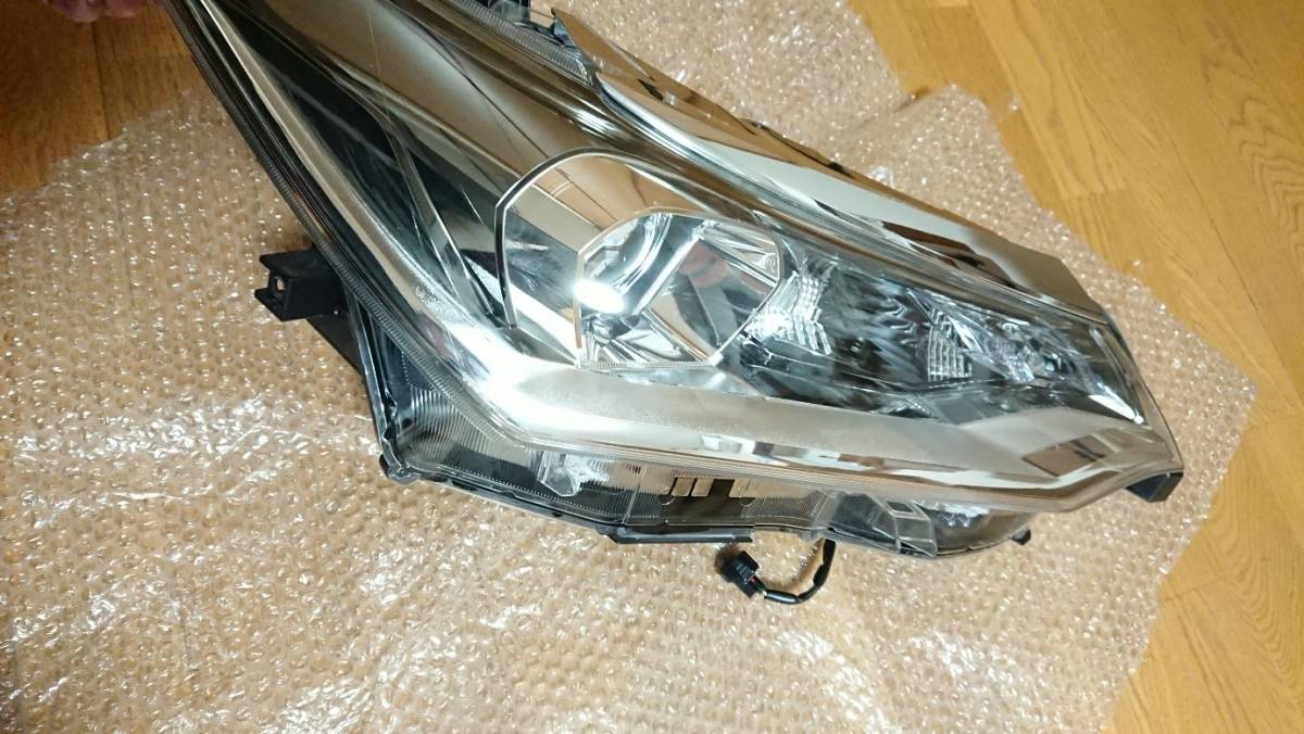即決☆カローラ・フィールダー アクシオ LEDヘッドライトユニット(右