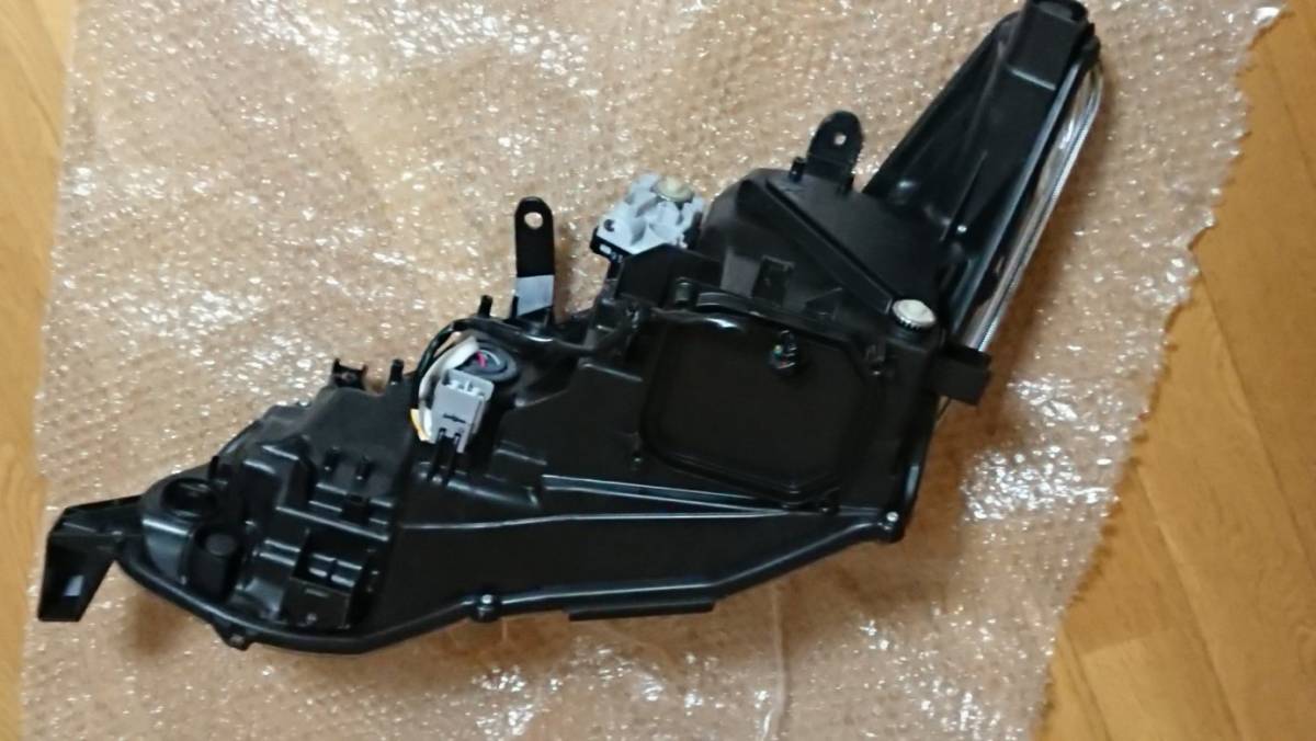 即決☆カローラ・フィールダー アクシオ LEDヘッドライトユニット(右