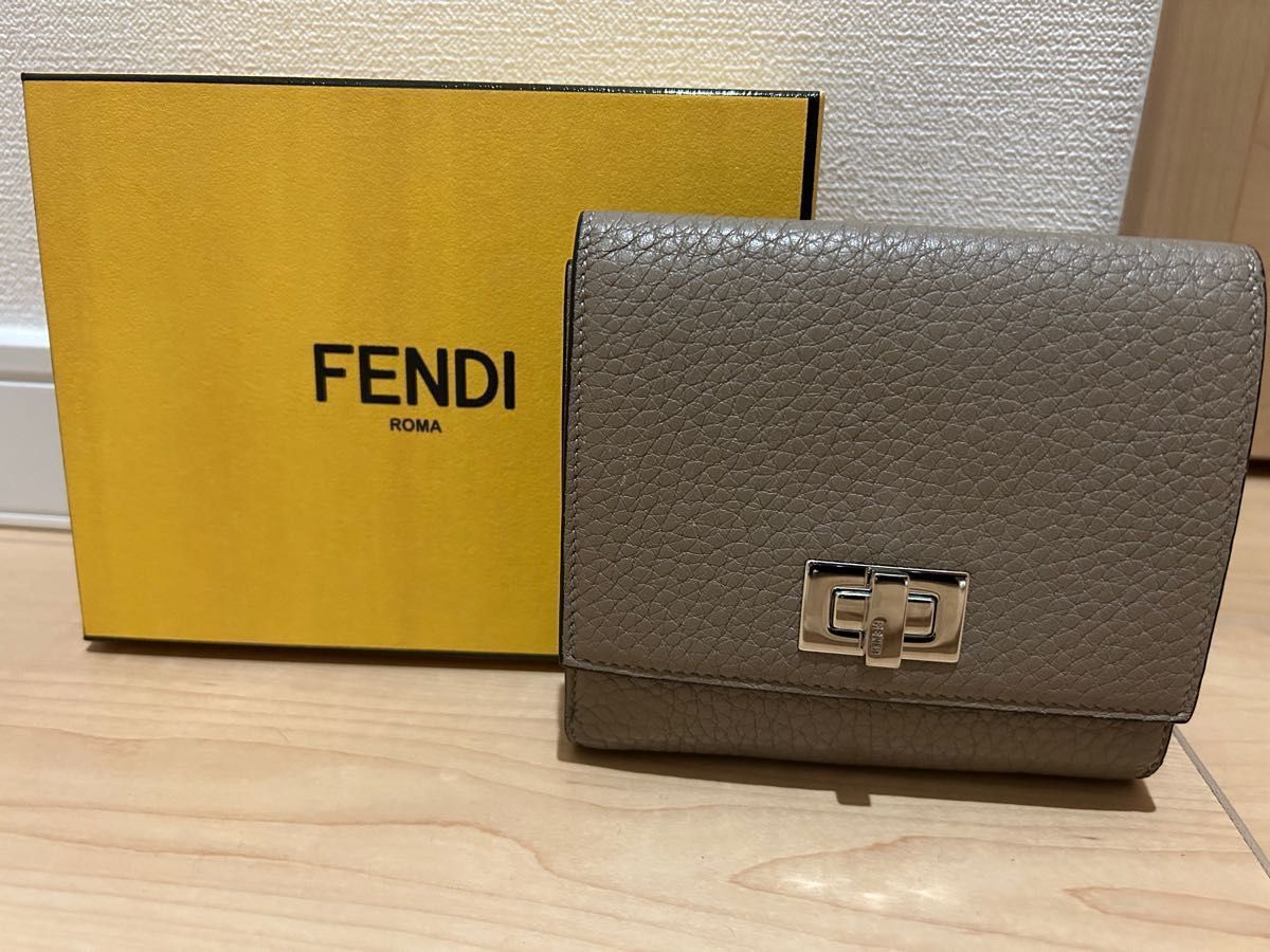 送料無料(北海道・沖縄県除く!) 【大幅値下げ】FENDI 長財布
