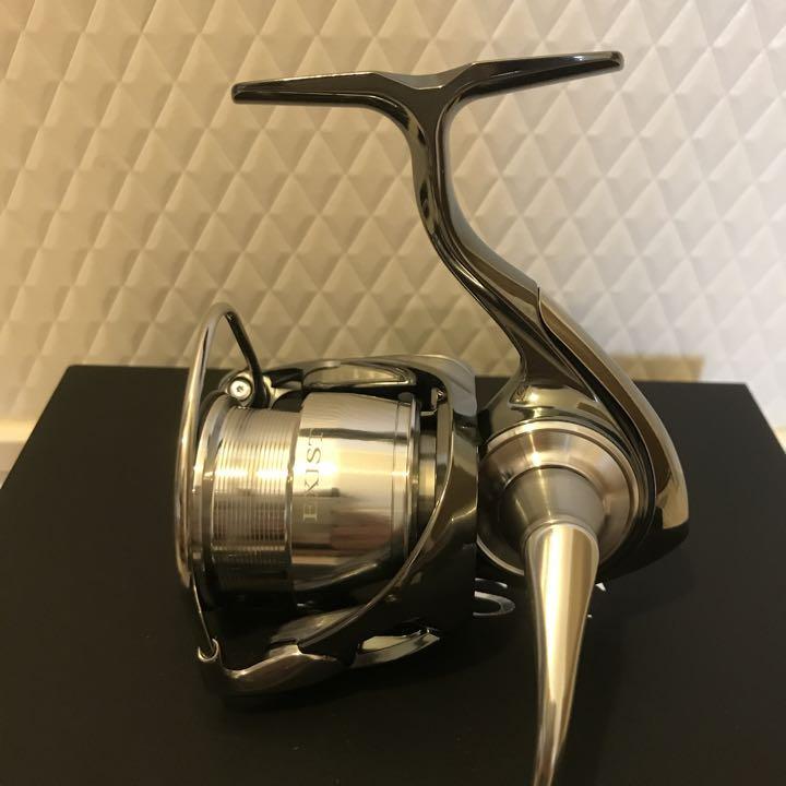 新品 22 イグジスト(EXIST)　ダイワ(DAIWA) 【LT2000S-P】 スピニングリール 釣り具 フィッシング 海釣り 両利き ユニセックス グレー_画像3