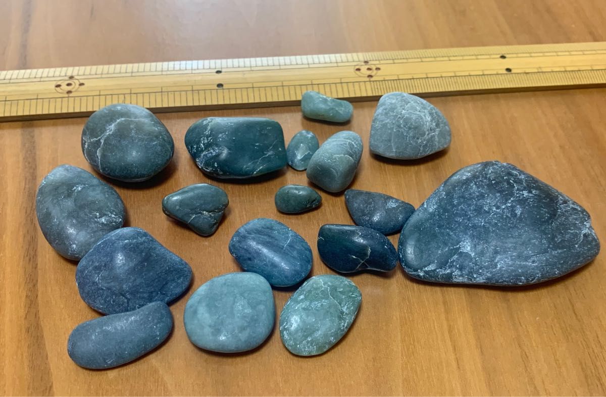 糸魚川産 ネフライト 17個セット 原石 軟玉翡翠|Yahoo!フリマ 糸魚川産 ネフライト 17個セット 原石 軟玉翡翠|Yahoo!フリマ