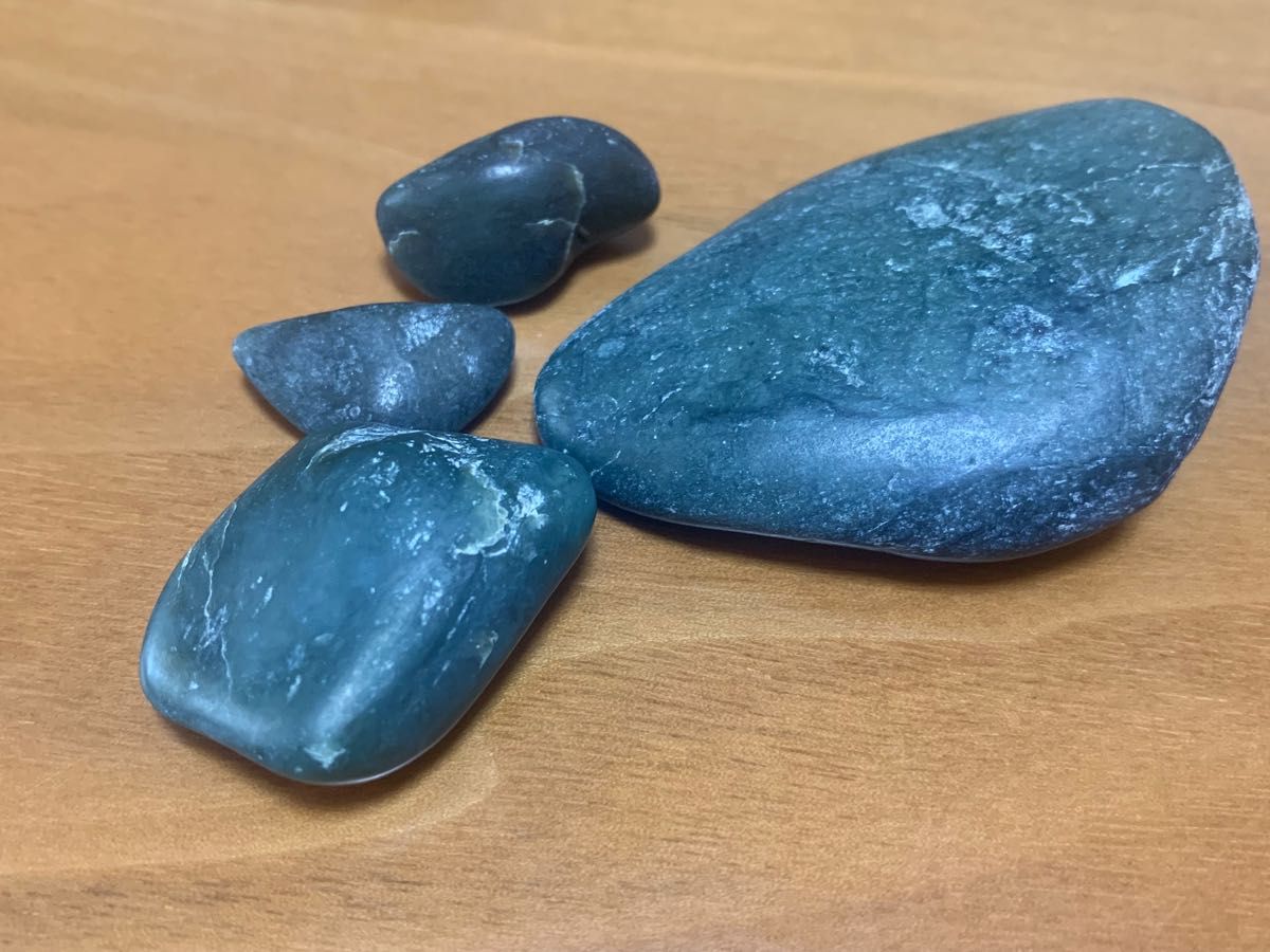 糸魚川産 ネフライト 17個セット 原石 軟玉翡翠|Yahoo!フリマ 糸魚川産 ネフライト 17個セット 原石 軟玉翡翠|Yahoo!フリマ