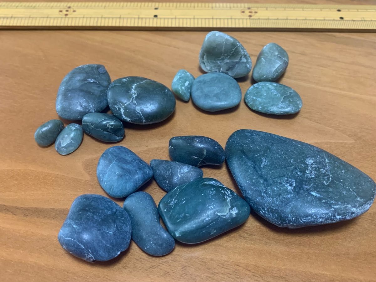 糸魚川産 ネフライト 17個セット 原石 軟玉翡翠|Yahoo!フリマ 糸魚川産 ネフライト 17個セット 原石 軟玉翡翠|Yahoo!フリマ