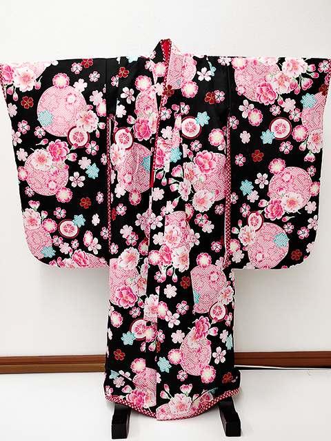 { Kyoto один блестящий .}[1000 иен ~][ кимоно ]. костюм магазин ликвидация товар "Семь, пять, три" комплект женщина .3 лет 4 позиций комплект Japan Style. ткань комплект Sakura рисунок L211025-2