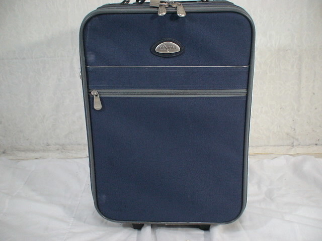 1569　MANIONI 紺色　スーツケース　キャリケース　旅行用　ビジネストラベルバック_画像1