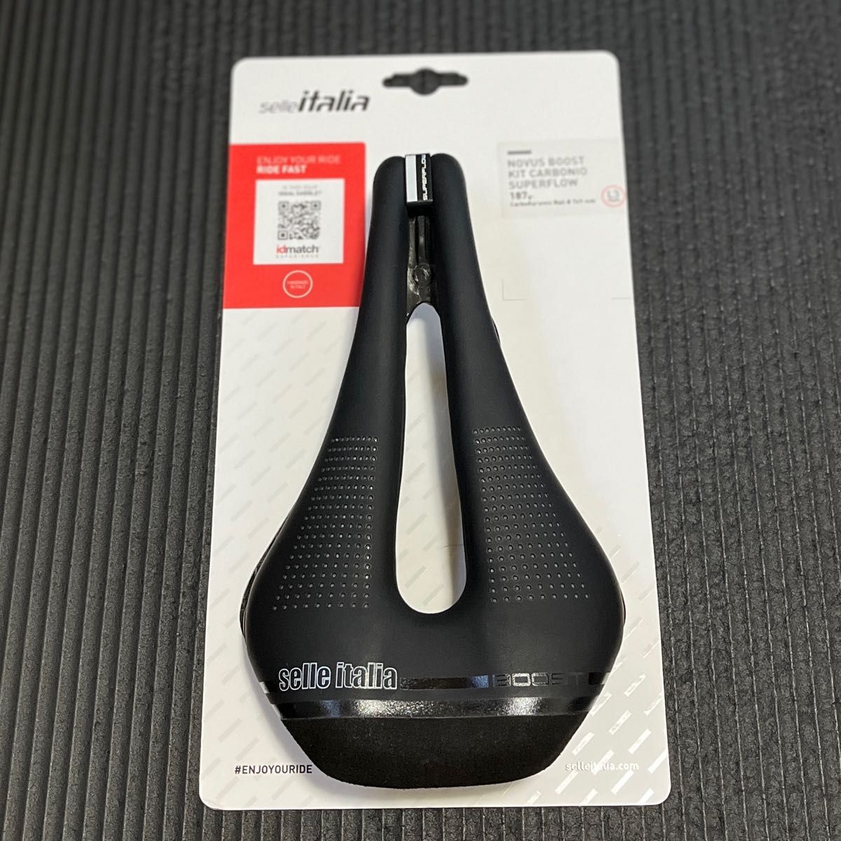 本物 Selle Italia 143mm TI チタン Novus ショートノーズ Boost