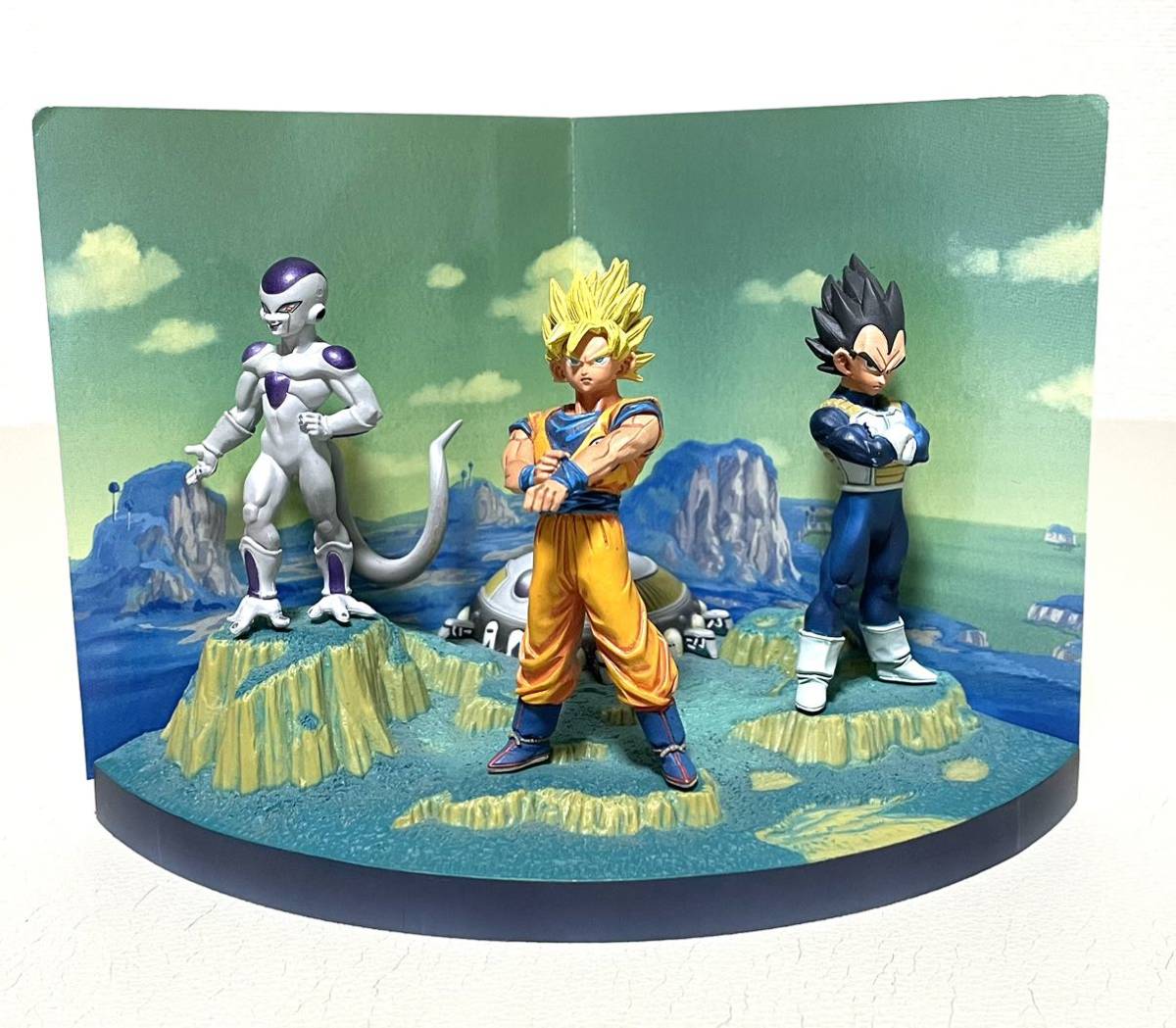 ドラゴンボール DVD特典 ジオラマフィギュアセットvol.1 悟空　ベジータ　フリーザ　剣　HG_画像1