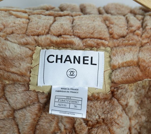 国内 01A CHANEL シャネル CC ココマーク パール ボタン ムートン ファー コート36 a8110_画像7