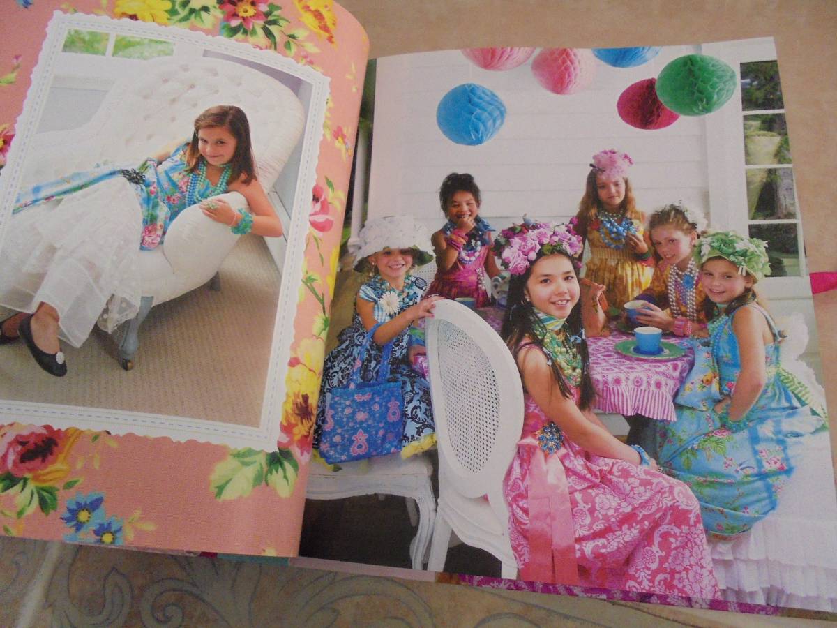  foreign book Girl\'s World girl ... kelp exceedingly pretty dress cushion handbag dog. soft toy memory board 
