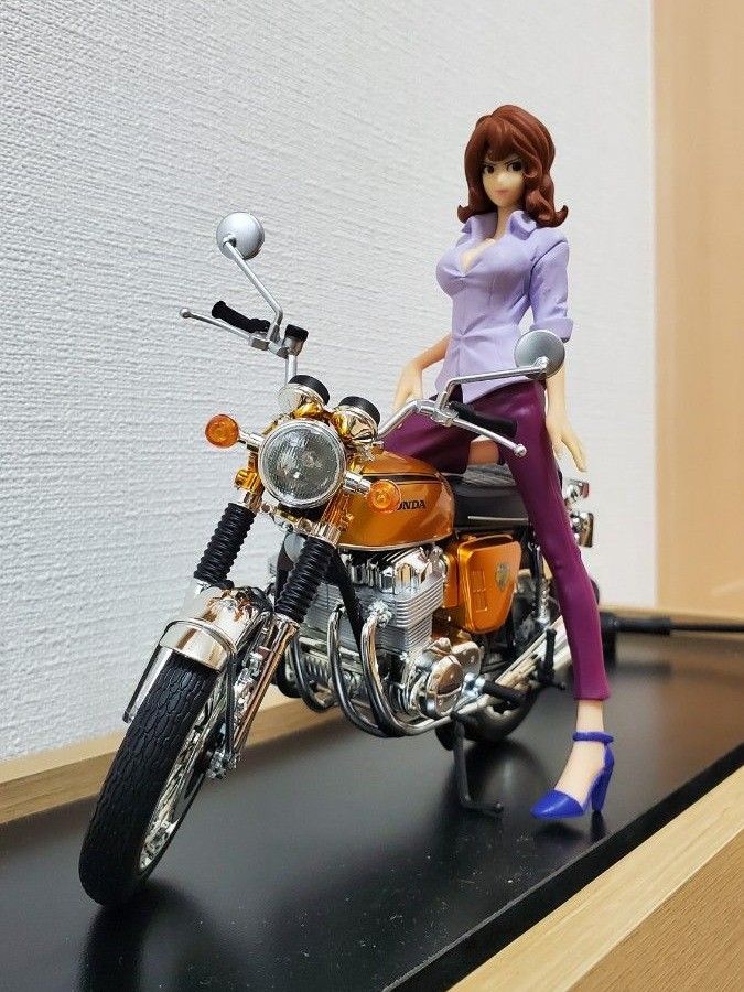 HONDA CB750FOUR(キャンディーゴールド)1/12 × 峰不二子 セット HONDA CB750FOUR(キャンディーゴールド)1/12 × 峰不二子 セット