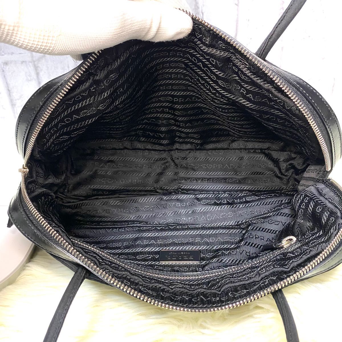 5☆好評超美品 現行 PRADA プラダ 三角ロゴ レザー クラッチバッグ