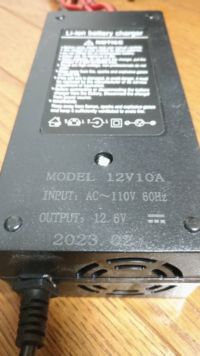送料無料 【12V 100Ah】 リチウムイオンバッテリー 電圧計 USB 送料無料 【12V 100Ah】 リチウムイオンバッテリー 電圧計 USB