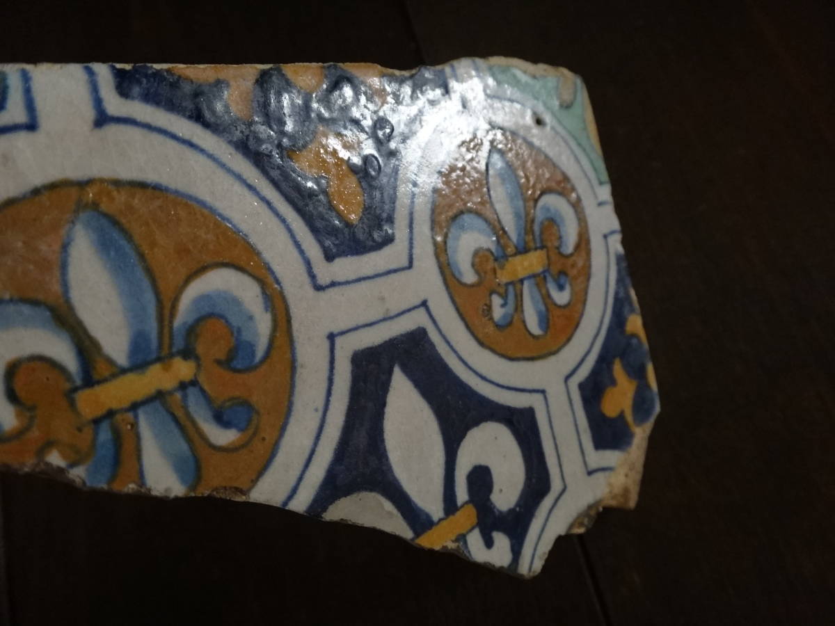 つやあり 1600年代前半 オランダ デルフトタイル 【アイリスの紋章】A