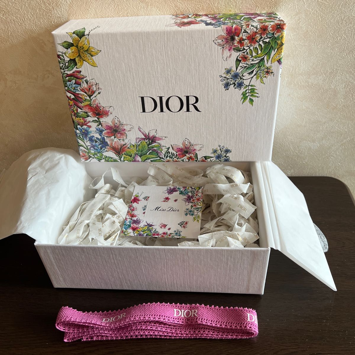 Dior ディオール バレンタインデー 限定 箱 ボックス