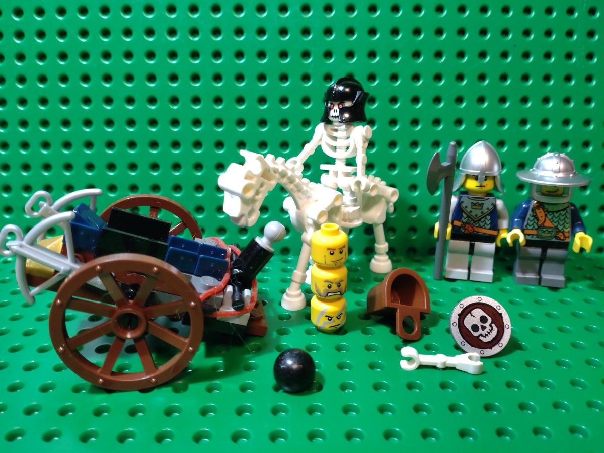 レゴ LEGO キャッスル 7090 クロスボウアタック ジャンク キャッスルシリーズ 小物 兜 ヘッド バケツ 骸骨騎士 盾