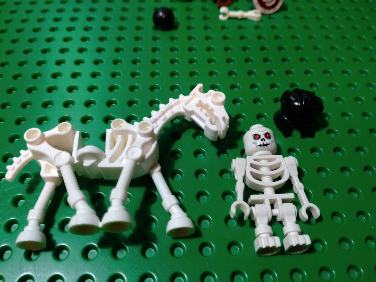 レゴ LEGO キャッスル 7090 クロスボウアタック ジャンク キャッスルシリーズ 小物 兜 ヘッド バケツ 骸骨騎士 盾
