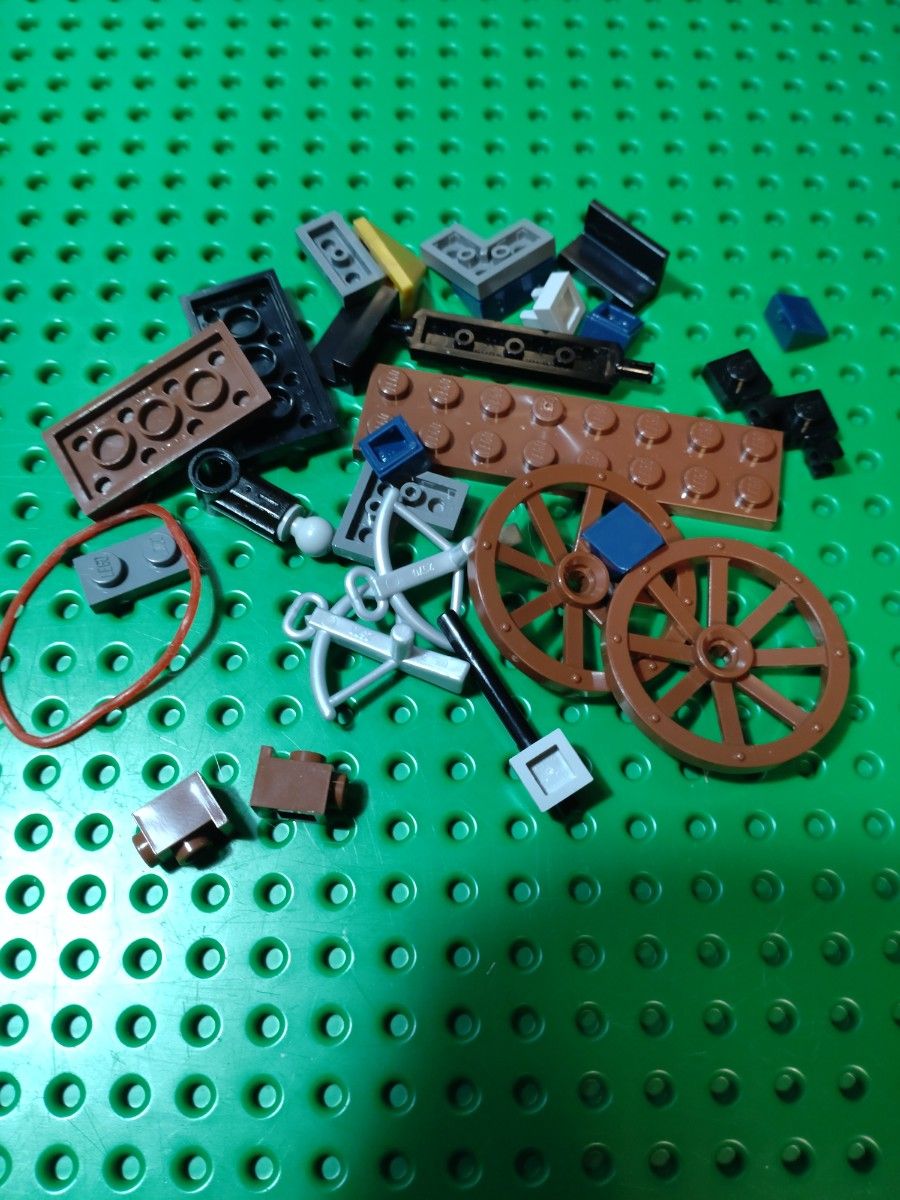 レゴ LEGO キャッスル 7090 クロスボウアタック ジャンク キャッスルシリーズ 小物 兜 ヘッド バケツ 骸骨騎士 盾