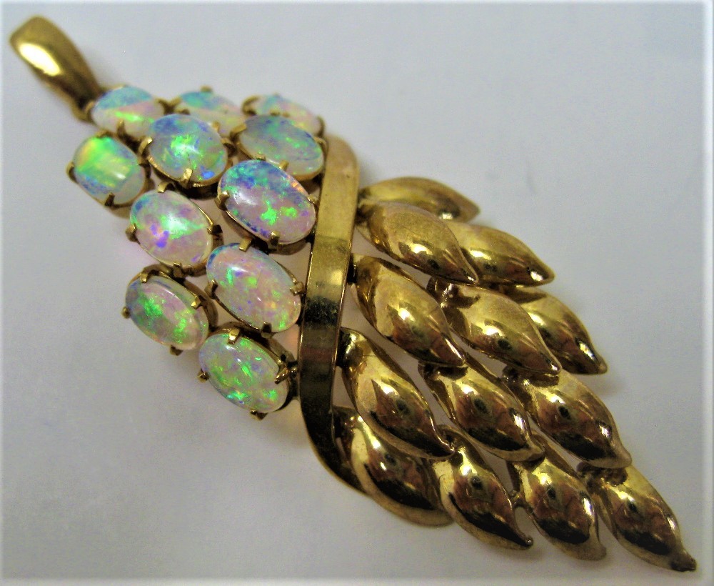 [ Tokyo . middle pawnshop .. san ]K18 18 gold pendant opal 11 pieces attaching grape pattern 