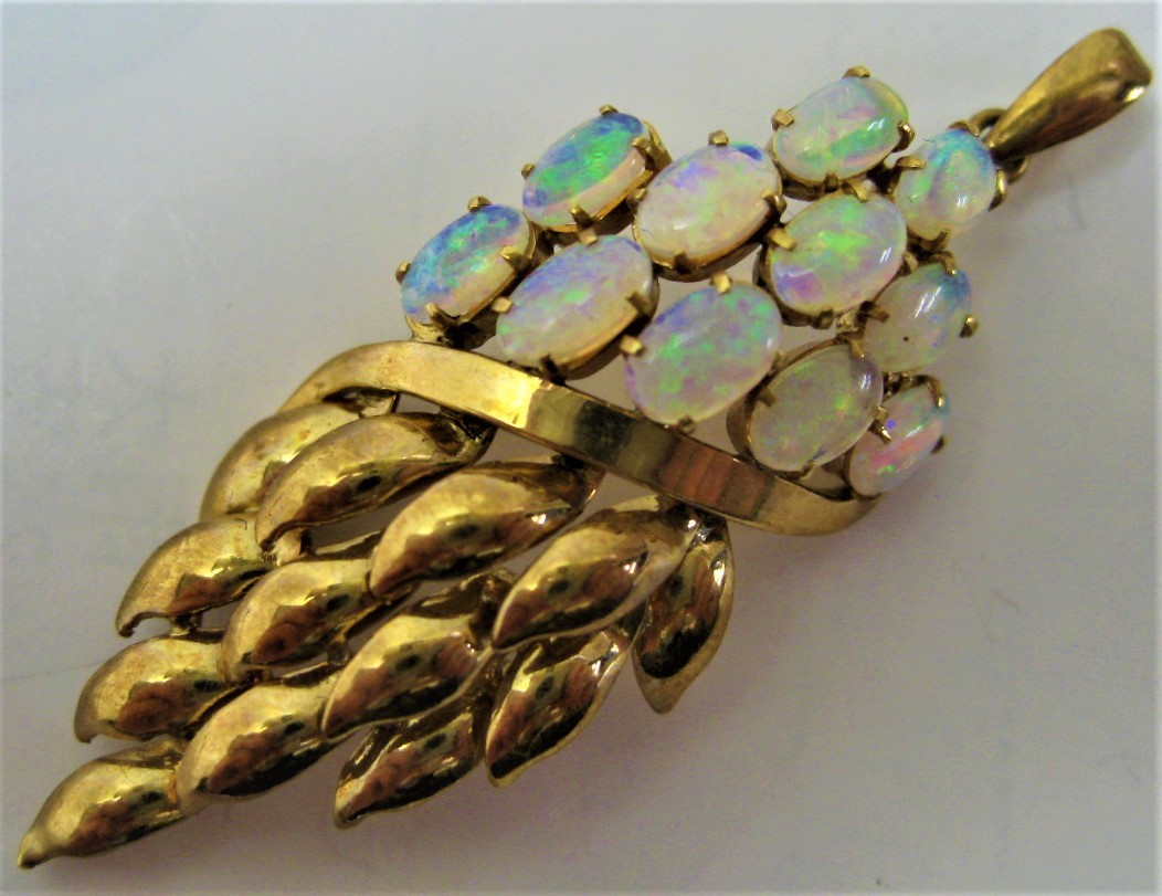 [ Tokyo . middle pawnshop .. san ]K18 18 gold pendant opal 11 pieces attaching grape pattern 
