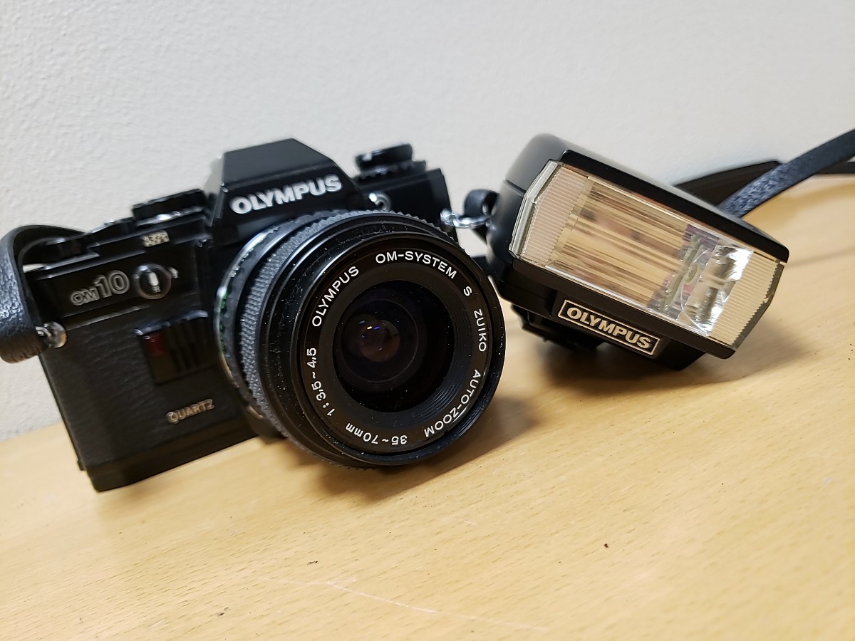 R OM10 オリンパス OLYMPUS クォーツ フラッシュ 一眼レフカメラ カメラ 動作未確認 カバー ケース付き ※ヤフオク出品のみ 説明必読_画像1