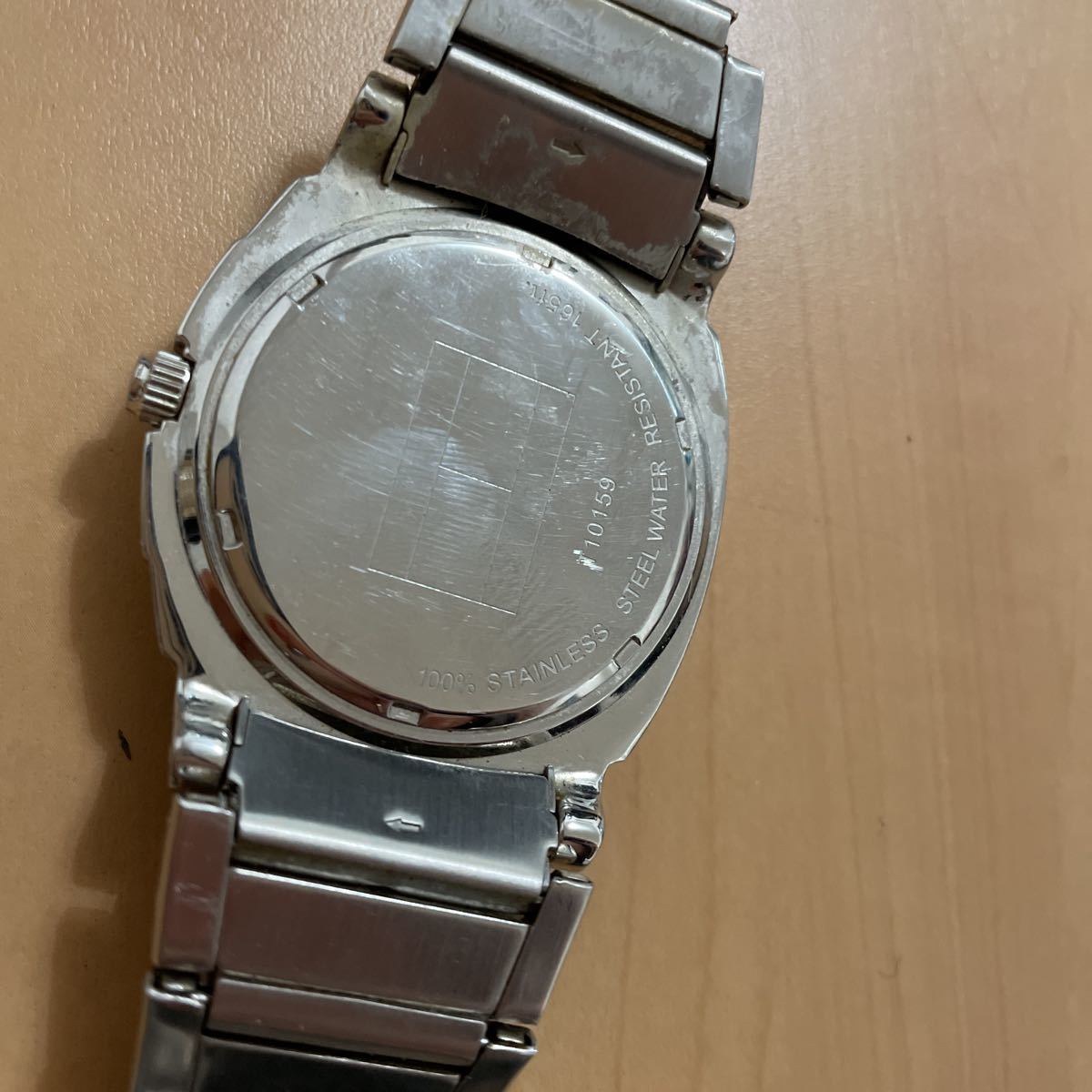 【中古】TOMMY HILFIGER メンズ 腕時計 T10159 クォーツ デイト シルバー 男性用時計_画像3