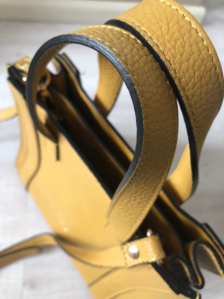 AVENUE67 2wayハンドバッグ ショルダーバッグ イエロー 黄色 本 AVENUE67 2wayハンドバッグ ショルダーバッグ イエロー 黄色 本
