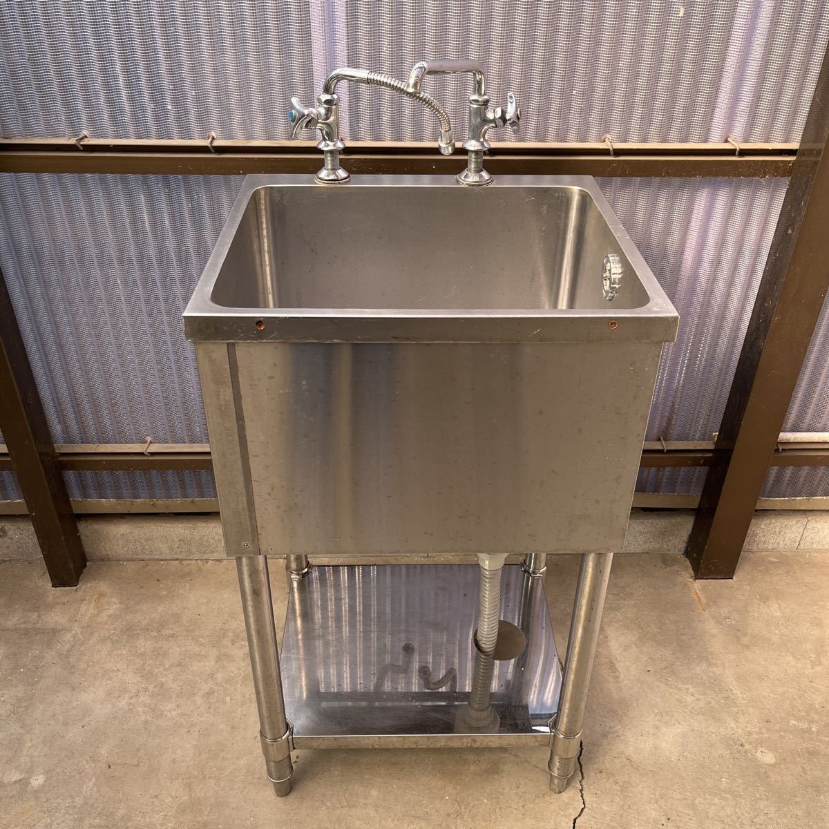 インボイス登録店 ステンレス1槽シンク W500×D450×H850mm 一口シンク 蛇口付き 深型 流し台 店舗用品 厨房機器 中古 5012215
