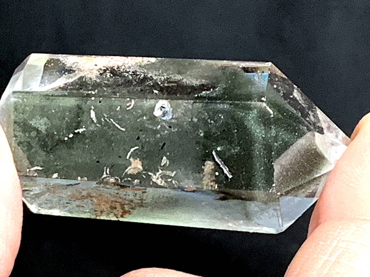 緑色のインクルージョン入り水晶柱・38g（中国産鉱物標本）の画像6