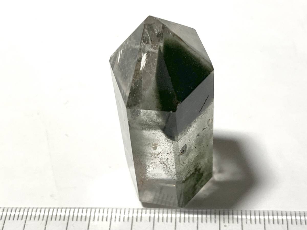 緑色のインクルージョン入り水晶柱・38g（中国産鉱物標本）の画像3