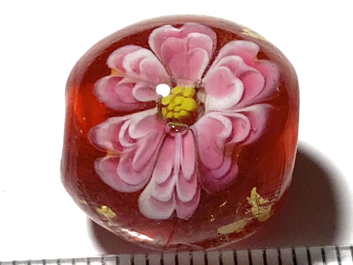 【天珠】牡丹の花模様の瑠璃珠（金箔入り）_画像1