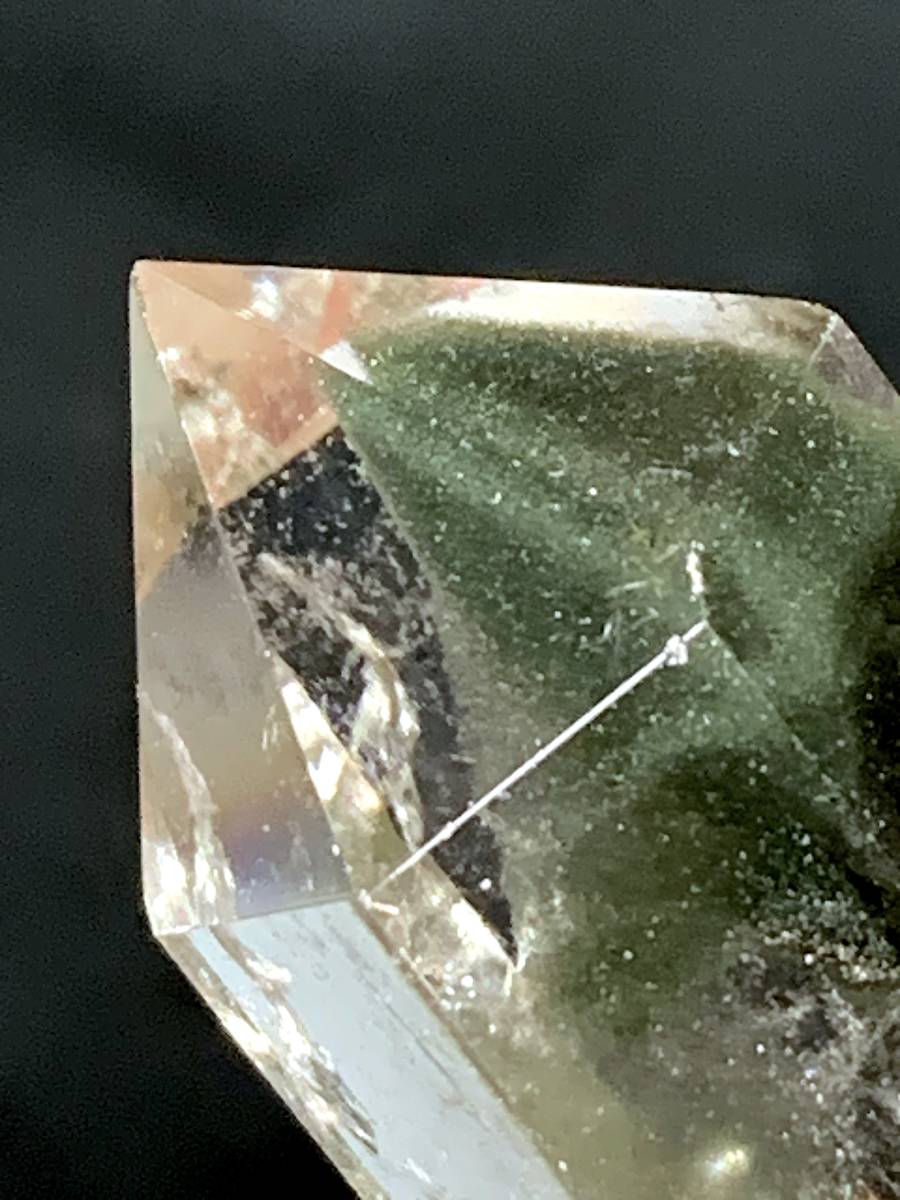 緑色のインクルージョン入り水晶柱・38g（中国産鉱物標本）の画像4