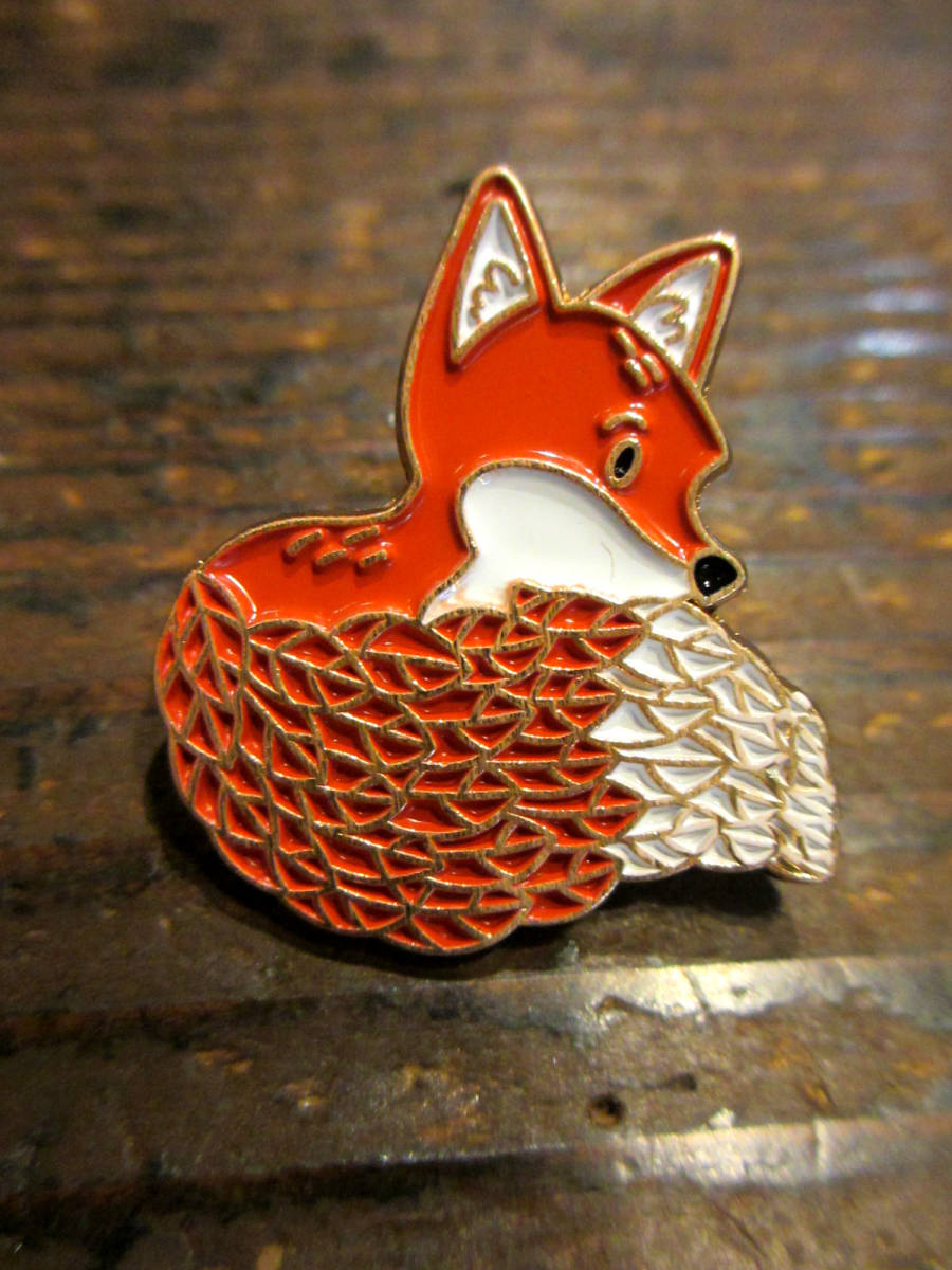 ピンバッチ　キツネ　木の葉　テイル　FOX　狐　かわいい　動物　ピンバッジ_画像1