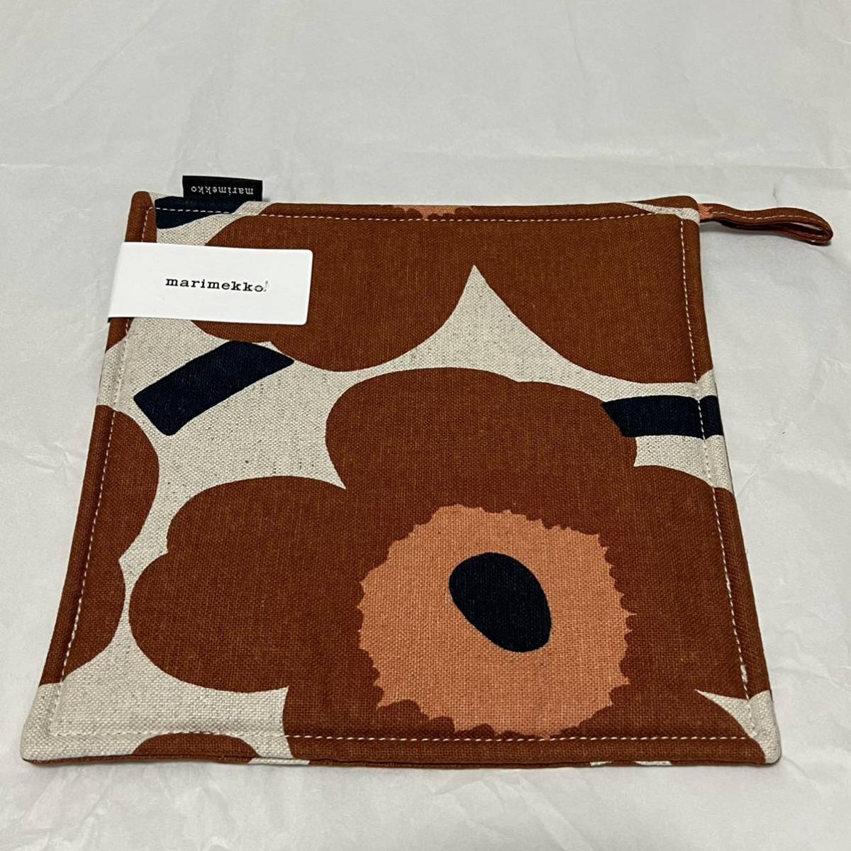 新品 marimekko マリメッコ PIENI UNIKKO POT HOLDER ポットホルダー　鍋敷き　国内正規品 ナチュラル×ブラウン系 ウニッコ