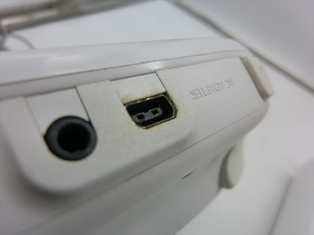 T【2い-57】【80サイズ】任天堂 WiiU 本体セット 32GB/※通電確認済み動作未確認ジャンク扱い/※傷・汚れ有の画像9
