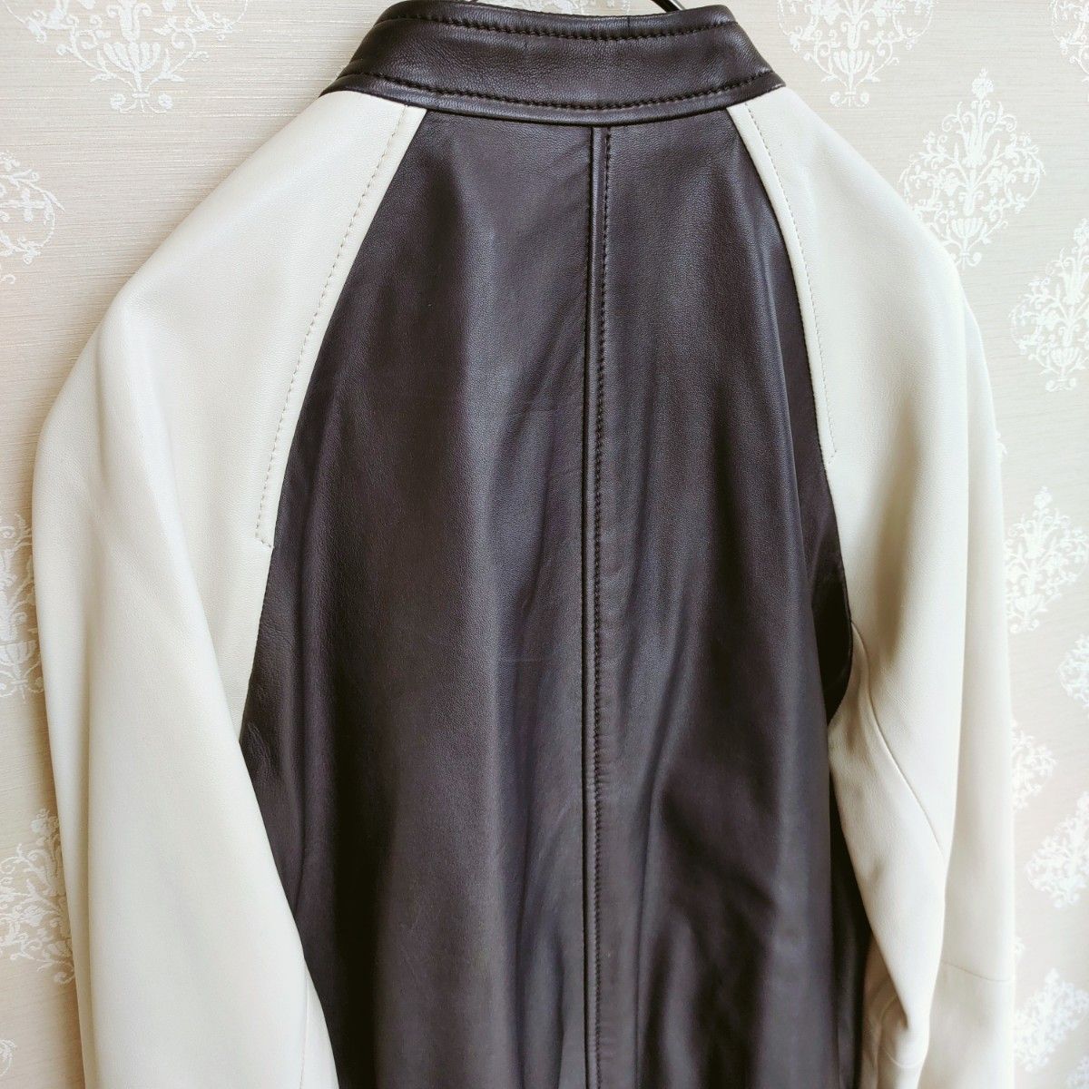 ［美品］COACH ラムレザージャケット バイカラー 黒 白 モノトーン ツートン 羊革 コーチ フルジップ 本革 上質 ブラック