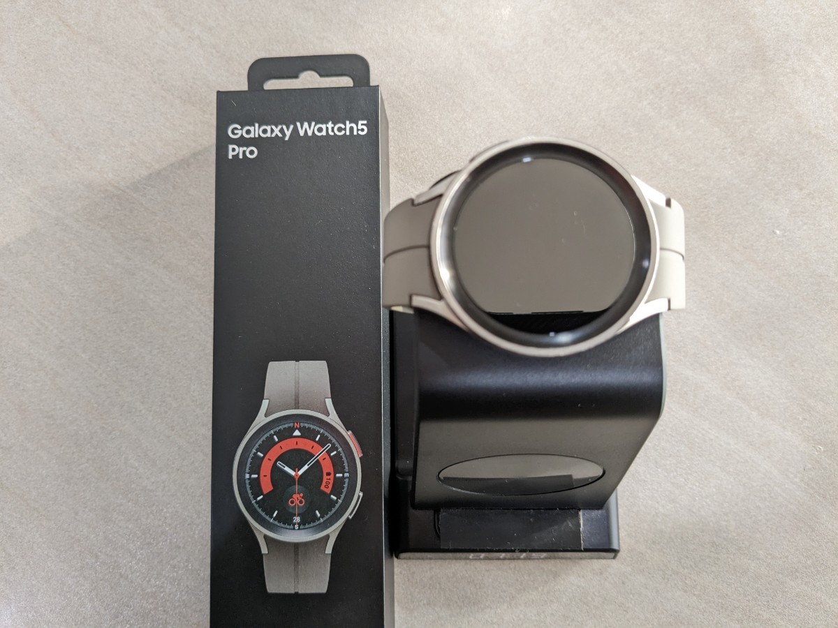 Galaxy Watch5 Pro 45mm グレーチタニウム 国内正規品 オマケつき 美品