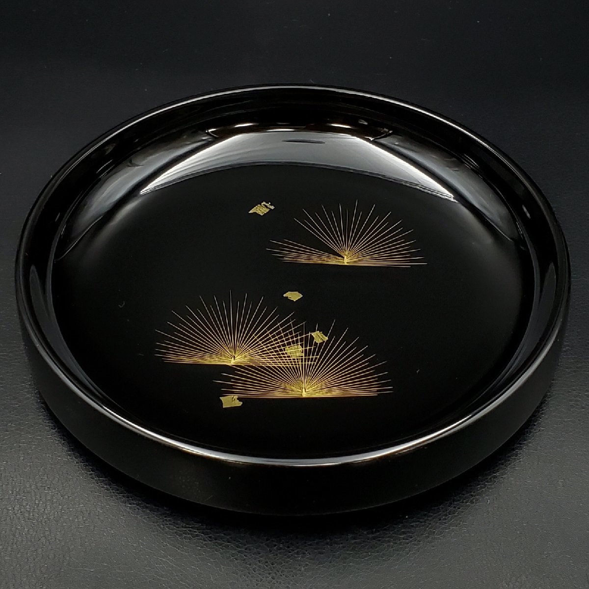 [. warehouse ] wheel island paint black paint pine leaf gold-inlaid laquerware black paint inside . pastry go in cake box . vessel 2 point summarize 21cm 21.5cm. tea utensils tea . wooden lacquer ware natural tree lacquer coating lacquer vanity case 