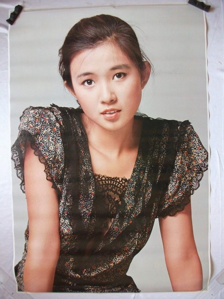 ヤフオク 大型ポスター 秋吉久美子 92 62cm 1975年 Galley ヤフオク 大型ポスター 秋吉久美子 92 62cm 1975年 Galley