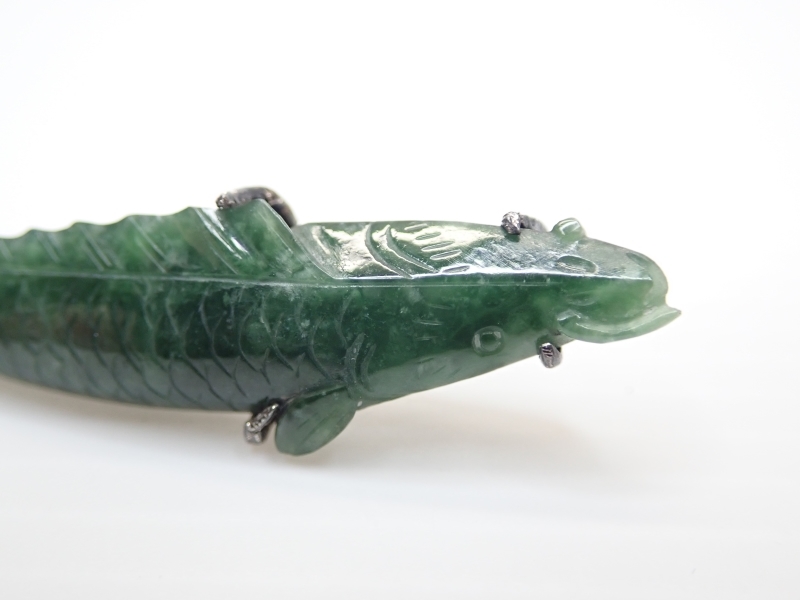 C463 ルース 翡翠 ひすい 魚彫刻 鯉 天然ジェーダイト 銀製 金具 【鑑別書付】 天然石 Jade_画像4
