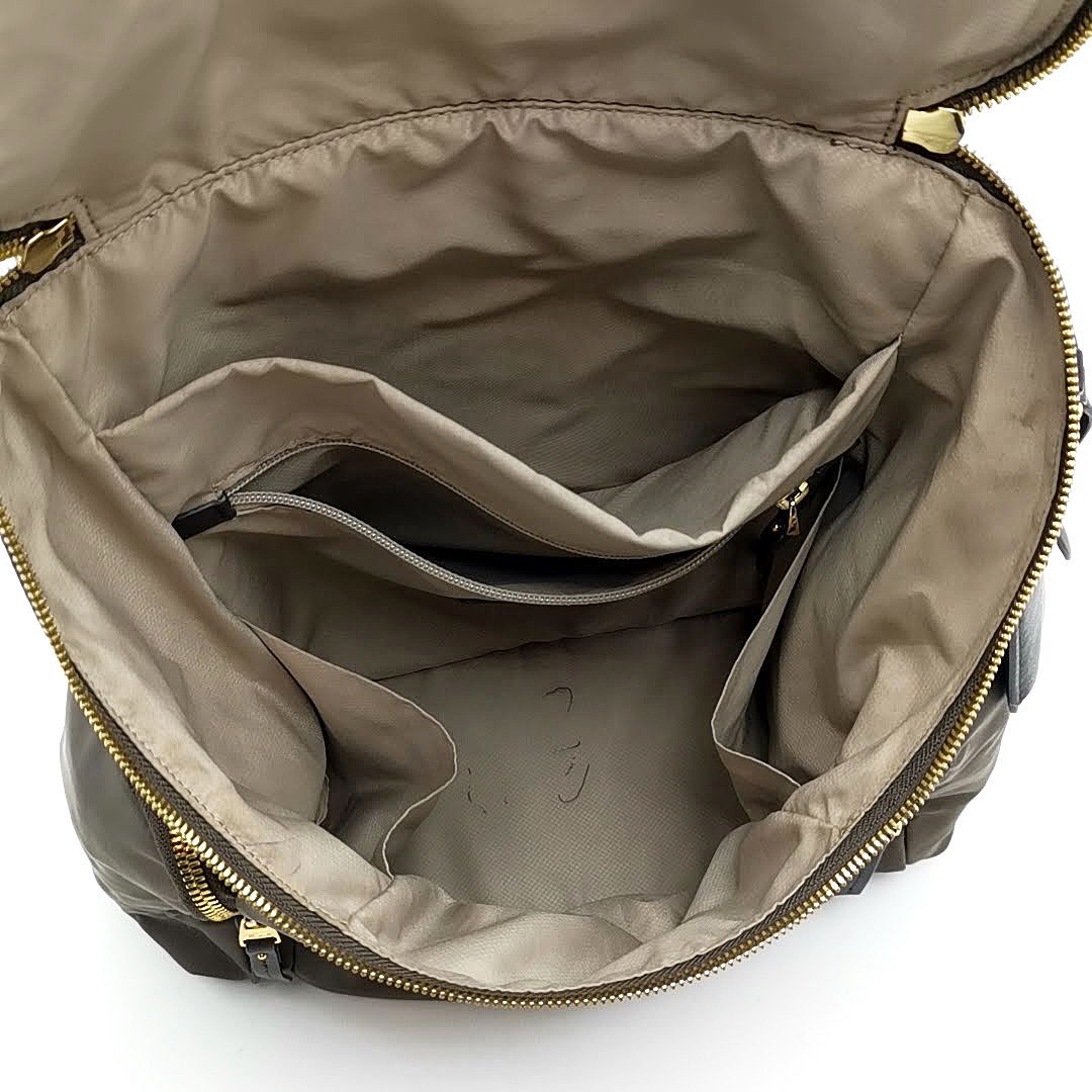 送料無料 美品 トゥミ リュックサック バッグ 鞄 ボヤージュ レクサ ジップフラップバックパック ナイロン カーキ系 メンズ