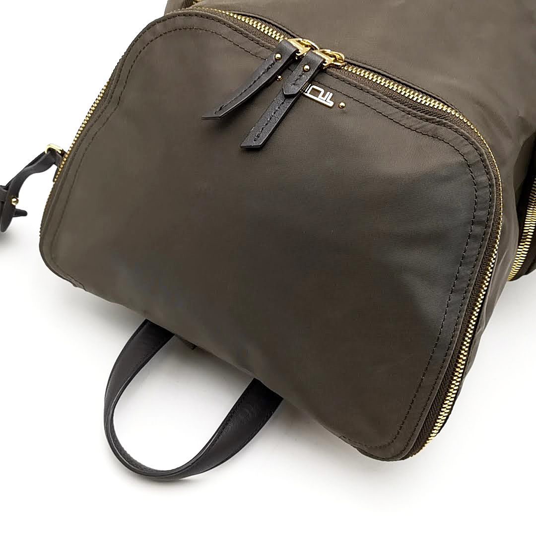 送料無料 美品 トゥミ リュックサック バッグ 鞄 ボヤージュ レクサ ジップフラップバックパック ナイロン カーキ系 メンズ