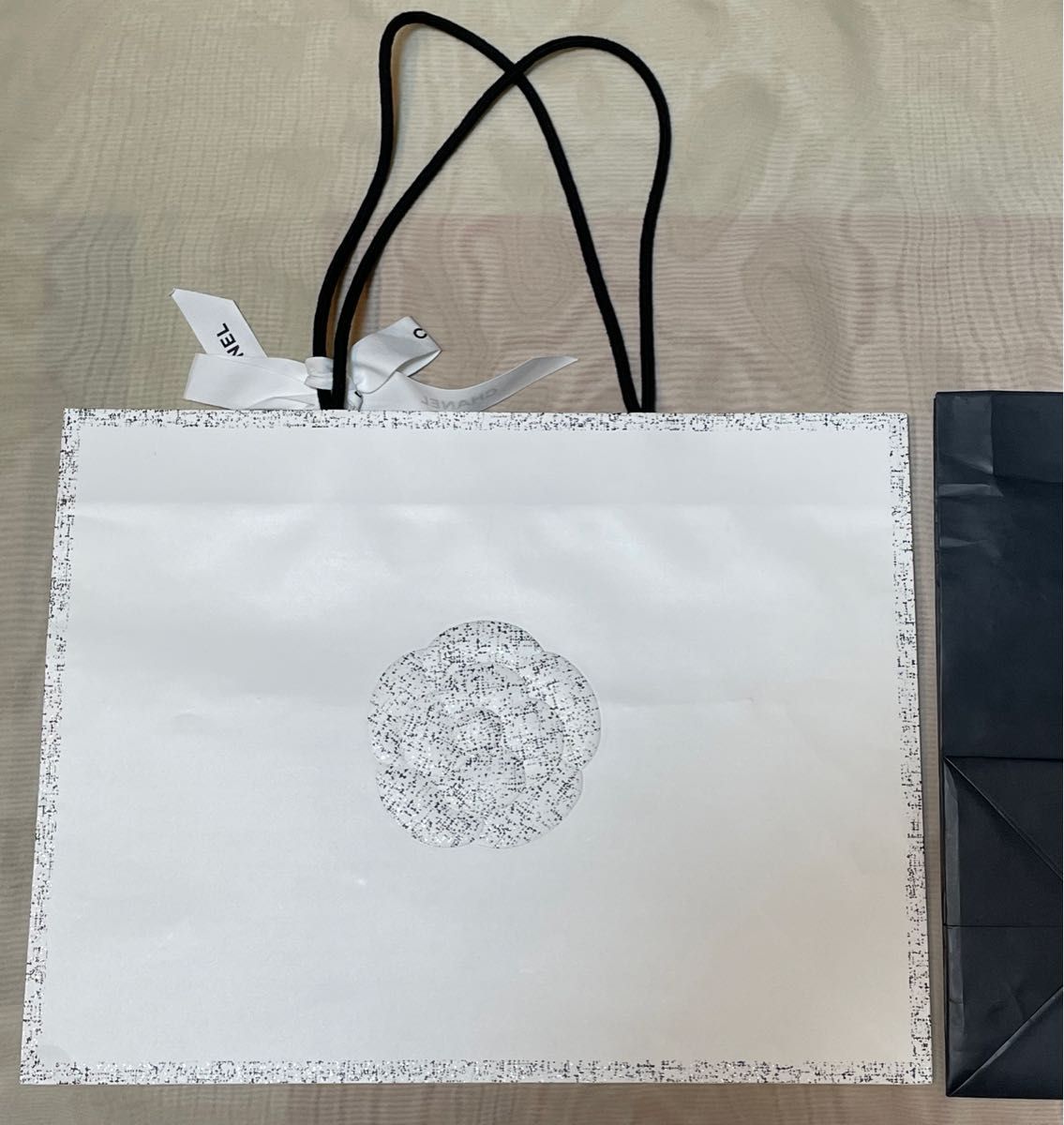 CHANEL】シャネル ショップバッグ 大きな紙袋 2点セット|Yahoo CHANEL】シャネル ショップバッグ 大きな紙袋 2点セット|Yahoo