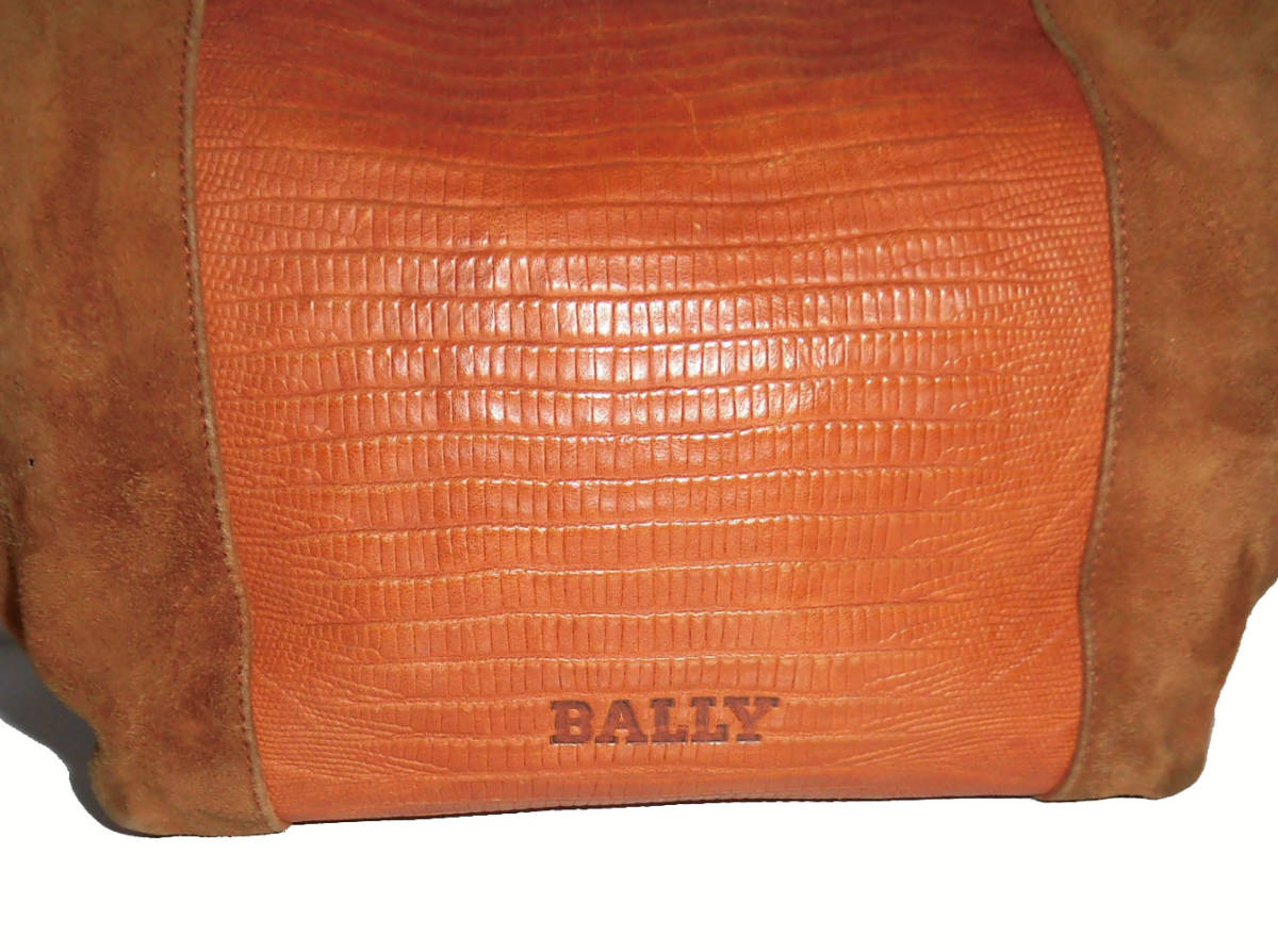 * прекрасный товар BALLY Bally черный ko type вдавлено . кожа ×n задний кожа мешочек type сумка на плечо 
