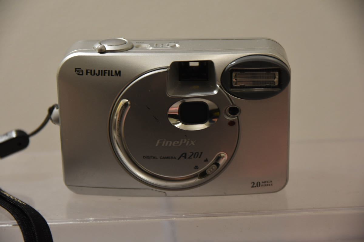 一番の コンパクトデジタルカメラ FUJIFILM フジフィルム FINEPIX A201