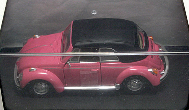 1/43 Hongwell Cararama VW Beetle1303 Cabriolet [ black / pink ]