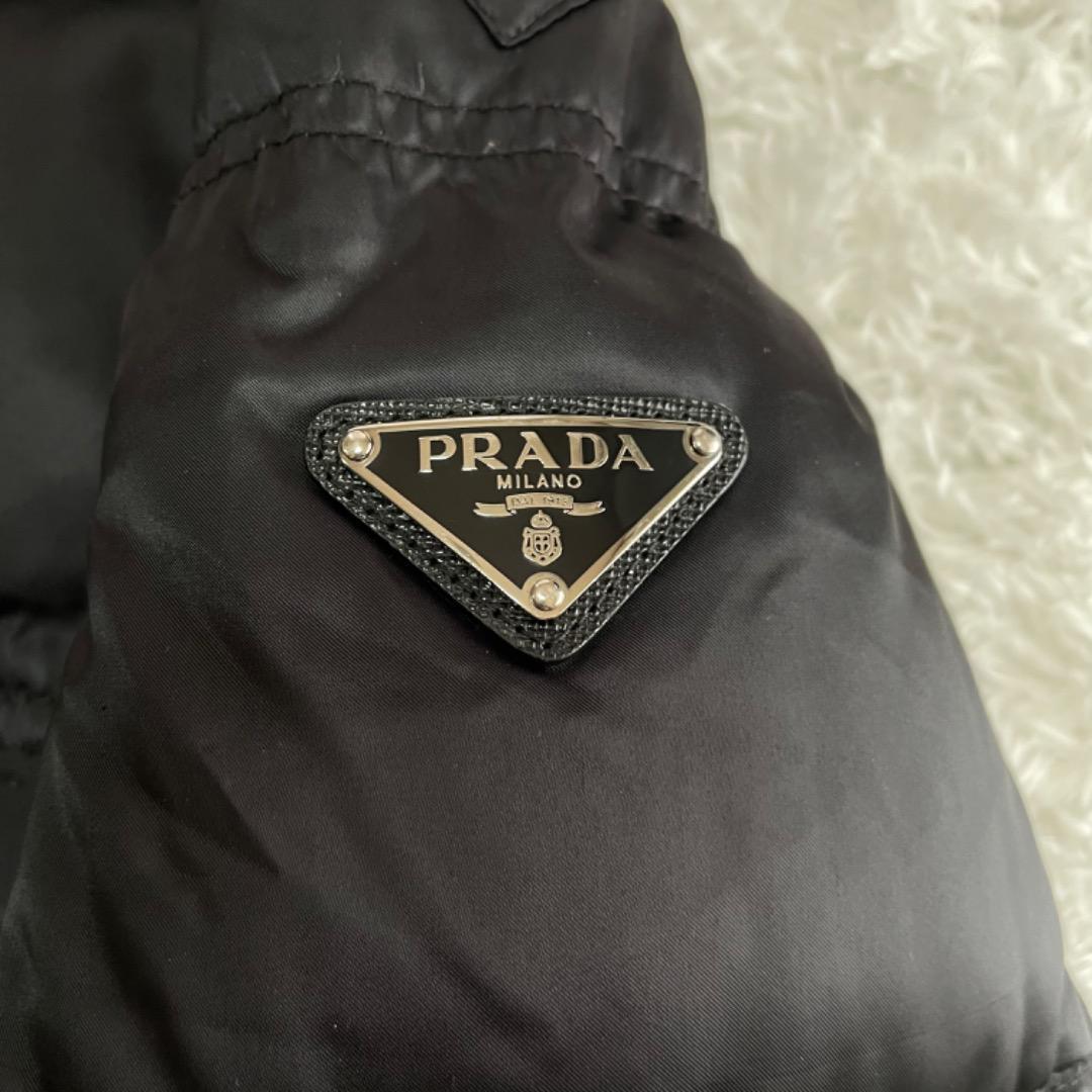 PRADA プラダ ダウンジャケット フード付き 三角ロゴプレート 黒