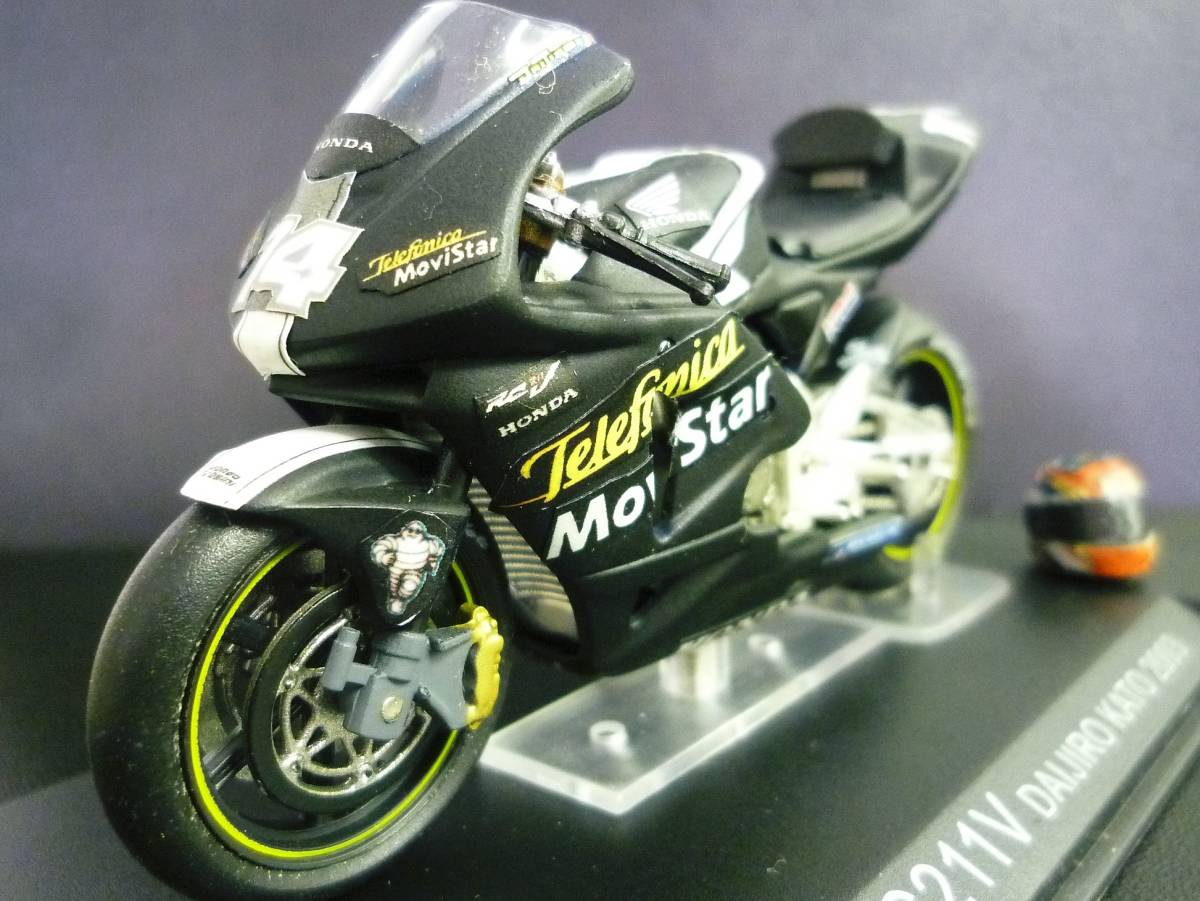 ixo* product 1/24 Honda RC211-V Kato large .. helmet attaching #74 HONDAte ref .nika Movistar 2003 testo black color 